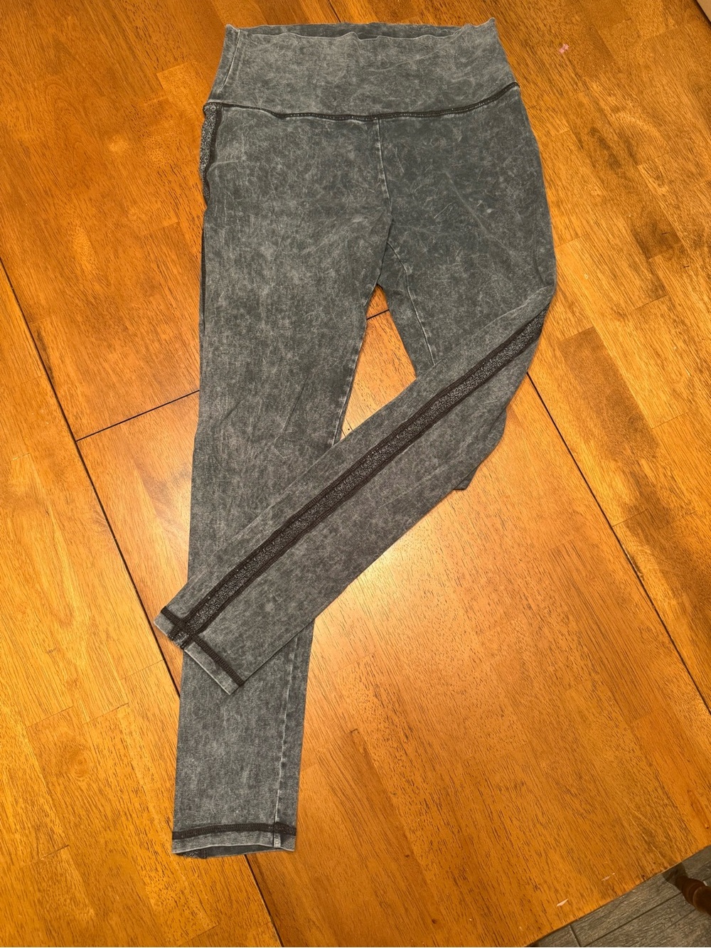 aerie Women's “acid-wash” Charcoal Grey leggings with  lace Side Stripe, size M